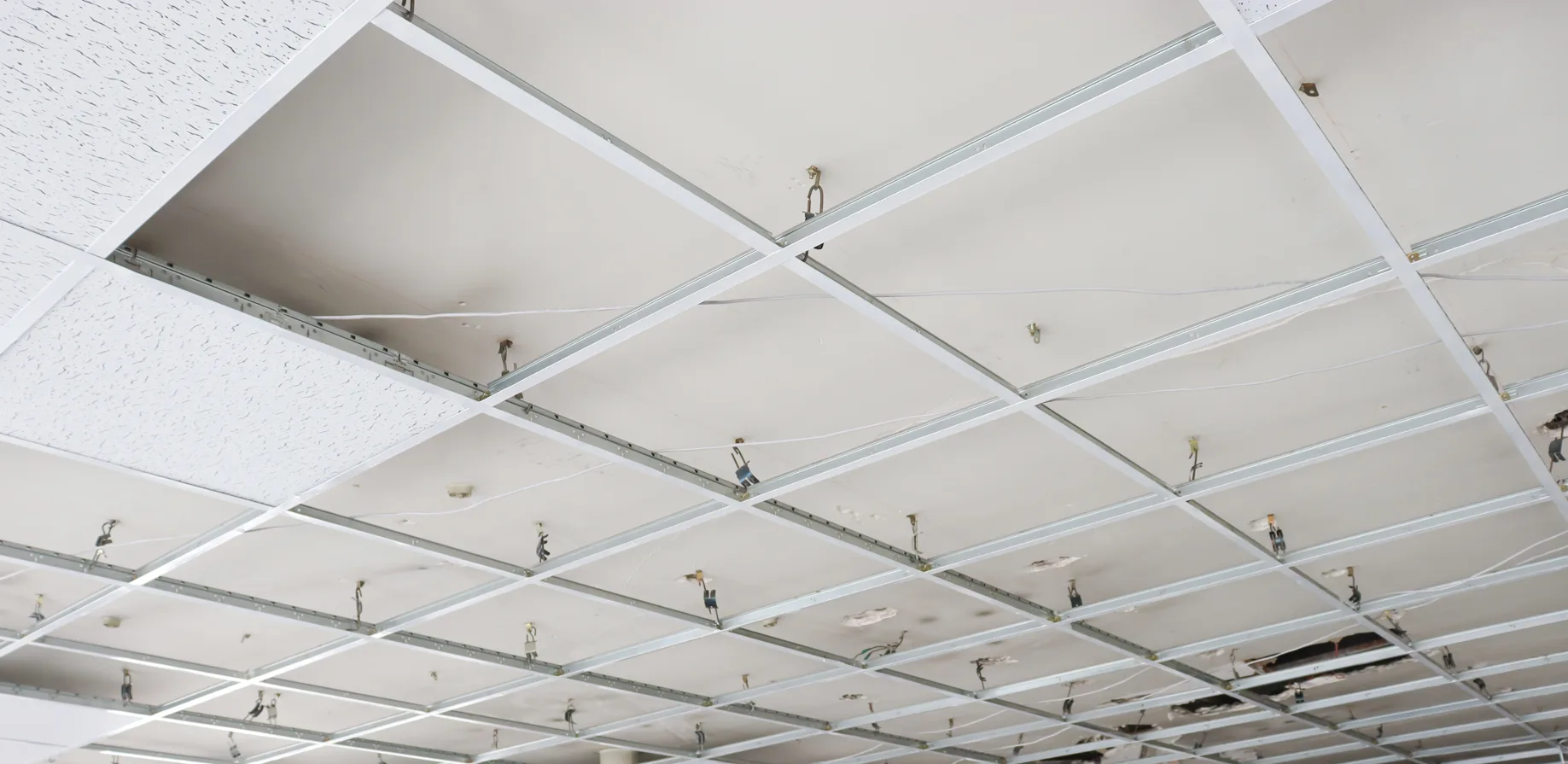 Types of Suspended Ceilings That Can Be Installed Within Budget